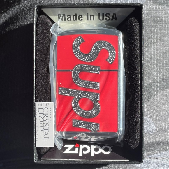 Supreme Swarovski® Zippo® | FW20 | Red | New (DS) - Picture 2 of 6